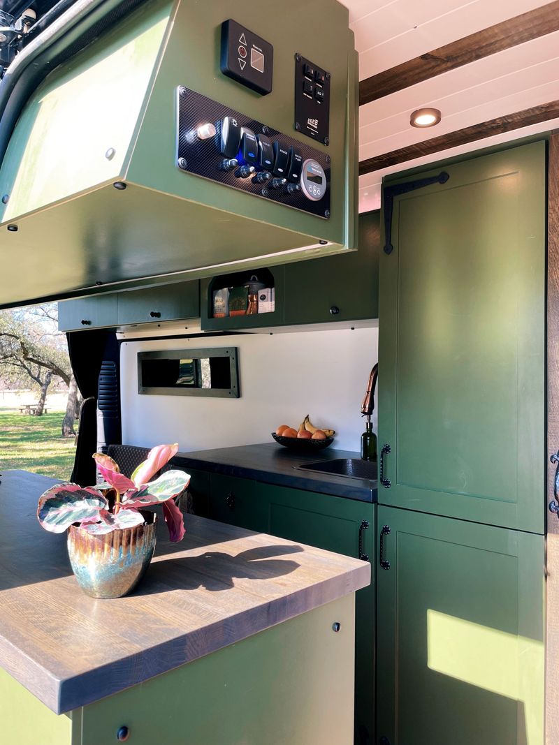 Picture 4/18 of a Charming Luxury Professional Build, 4-Season Adventuremobile for sale in Portland, Oregon