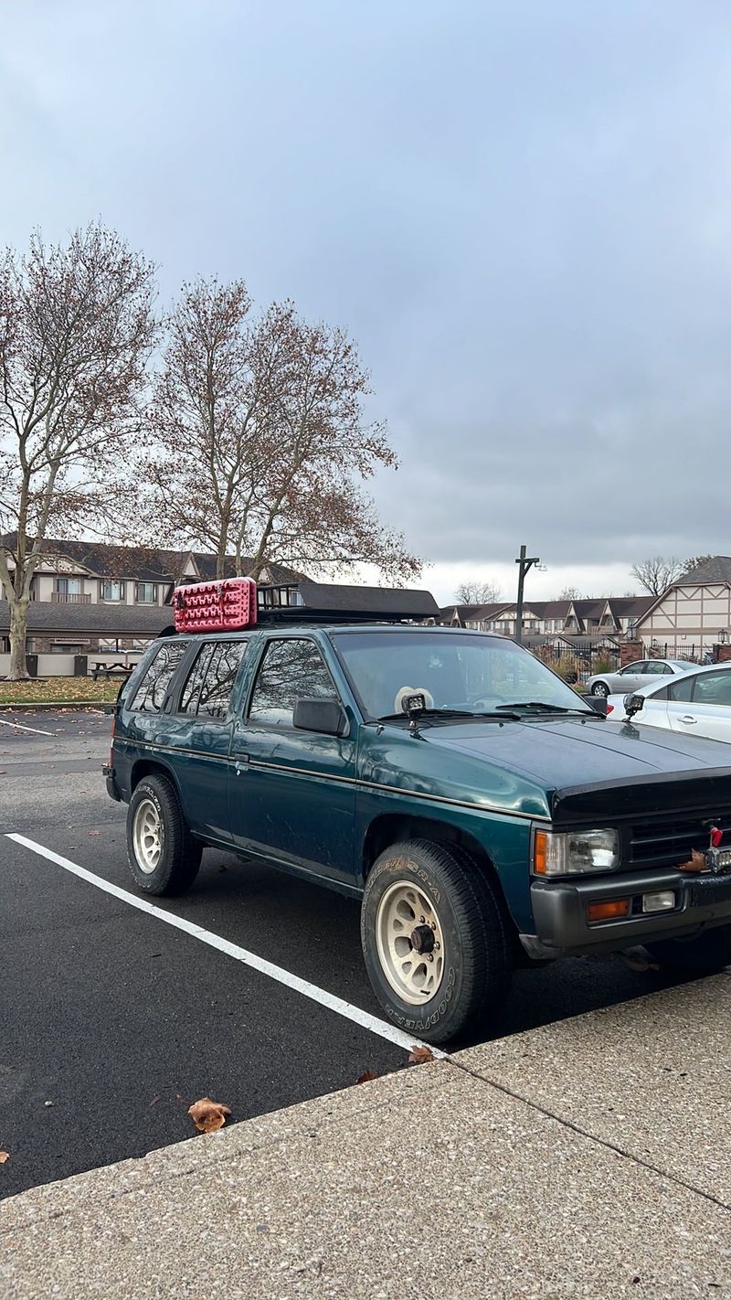 Picture 3/4 of a 1995 Nissian Pathfinder  for sale in Evansville, Indiana