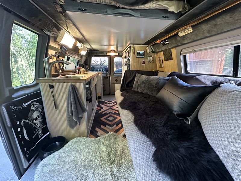 Picture 5/6 of a 2006 ford e350 sports mobile 4X4 camper van for sale in Lynchburg, Virginia