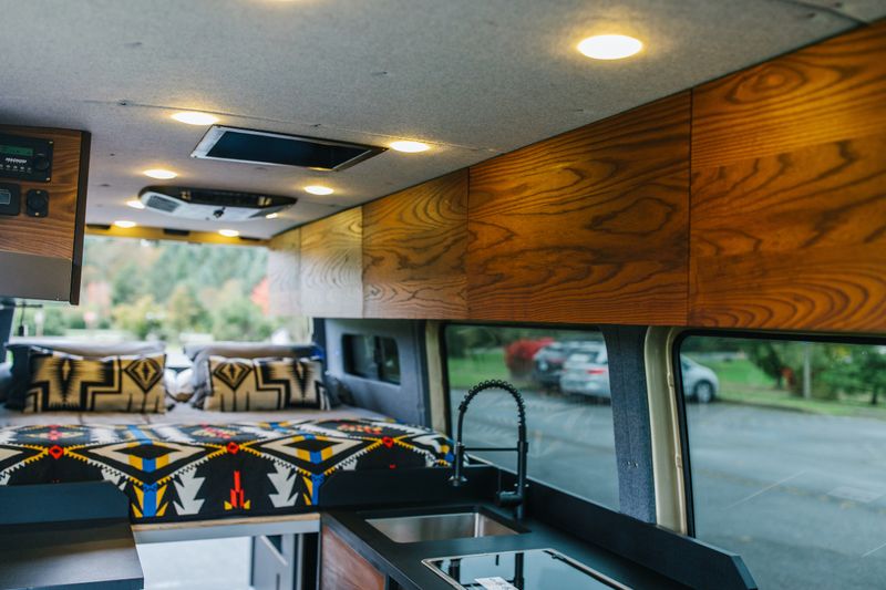 Picture 3/25 of a Beautiful 2019 Mercedes Benz Sprinter Custom Campervan for sale in Lake Oswego, Oregon