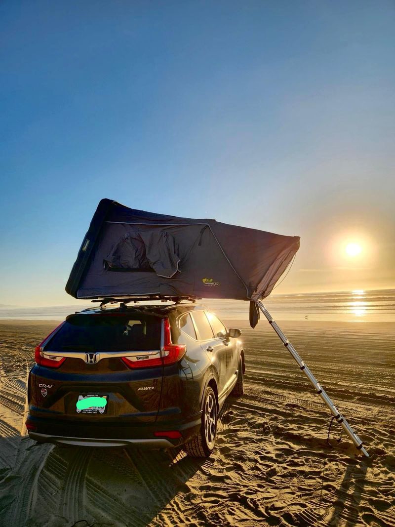 Picture 1/4 of a 2019 Honda CRV for sale in Beverly Hills, California