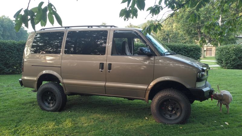 Picture 2/17 of a Lifted AWD Chevy Astro van for sale in Sugar Run, Pennsylvania