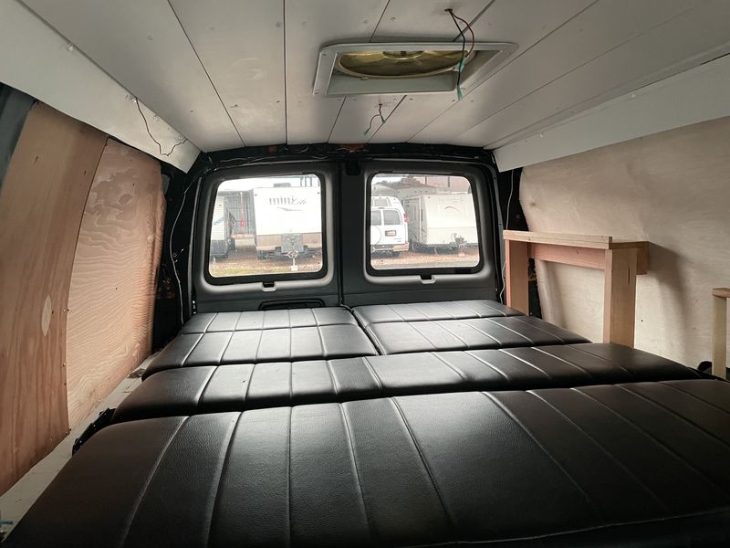 Picture 1/10 of a 2007 GMC Savana 2500 Cargo Van for sale in Cypress, Texas