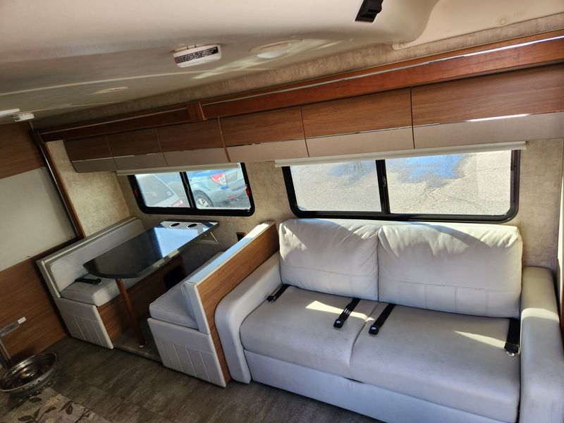 Picture 2/15 of a 2016 Winnebago View 24M for sale in Stillwater, Minnesota