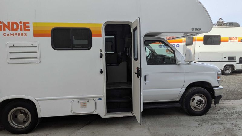 Picture 5/24 of a Thor Motor Coach Four Winds 22E - Ford Ford E-Series 350 for sale in Las Vegas, Nevada