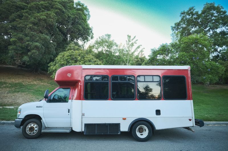 Picture 1/31 of a 2008 Ford E-450 V10 Shuttle Bus for sale in Los Angeles, California