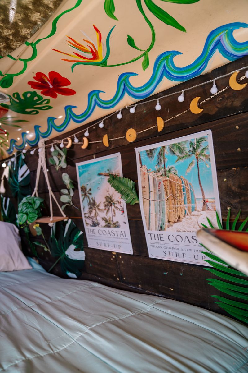 Picture 3/21 of a 2009 high top surf van 🌊🚐🏄🏼‍♀️ ford econoline 250 for sale in Saint Petersburg, Florida