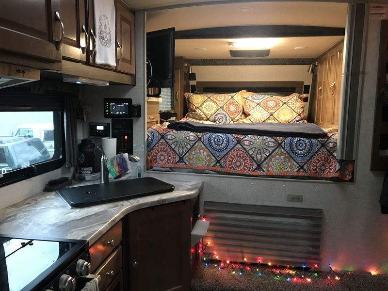 Picture 5/6 of a 2022 Arctic Fox 990 camper + 2019 F250 for sale in Portland, Oregon