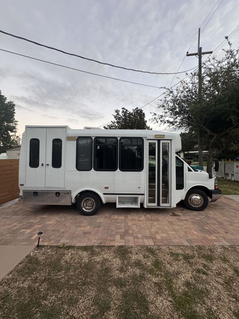 Picture 1/37 of a 2009 Chevrolet Express for sale in Orlando, Florida