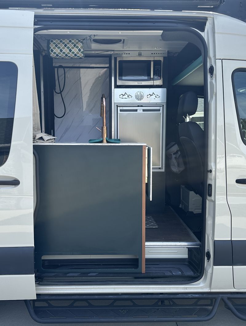 Picture 4/42 of a 2022 Sprinter Cargo 144" 2500 High Roof 4x2 v6 Diesel for sale in Sheffield Lake, Ohio