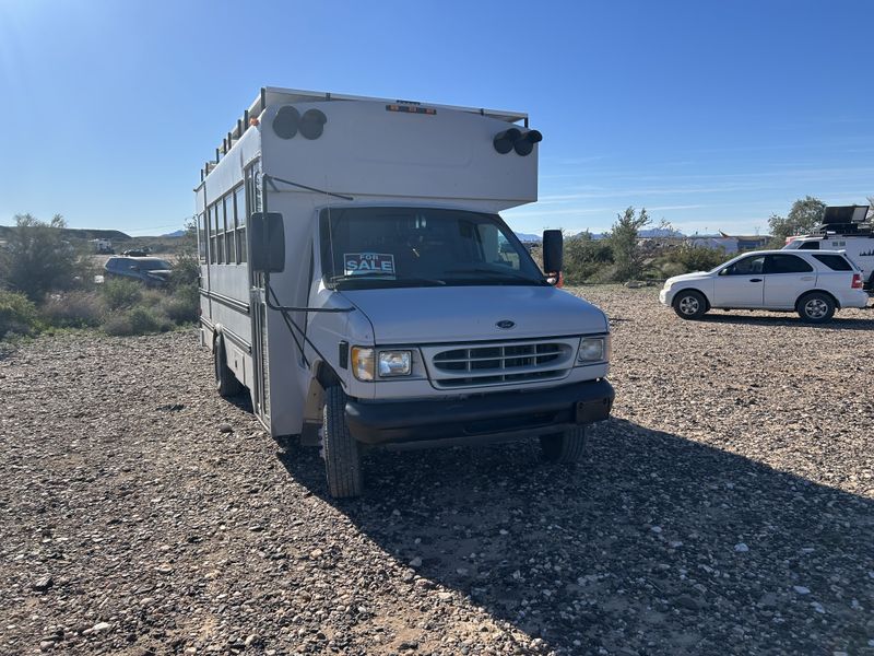 Picture 4/11 of a 2000 Ford Skoolie for sale in Sierra Vista, Arizona