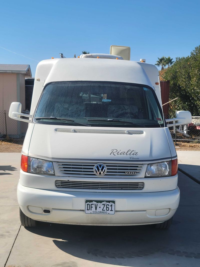 Picture 4/25 of a 1999 Rialta Winnebago  for sale in Quartzsite, Arizona