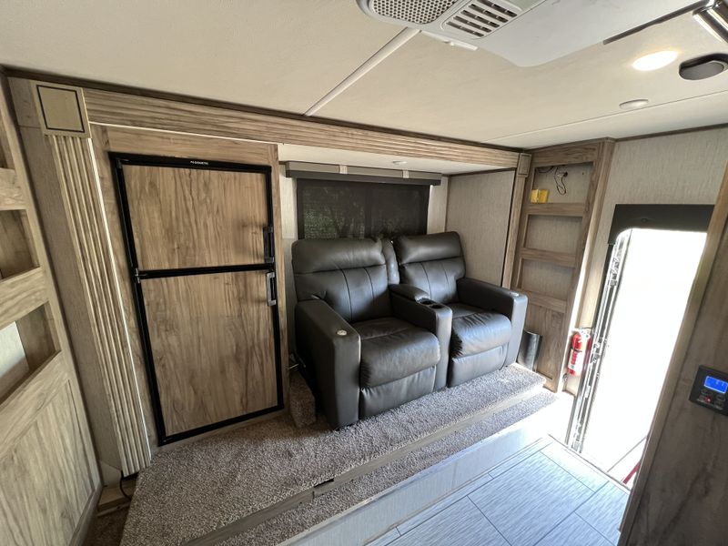 Picture 2/18 of a 2021 Forest River 1914 Real Lite by Palomino for sale in Lake Park, Minnesota