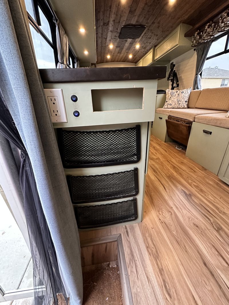 Picture 3/28 of a Luxury Home on Wheels Beautiful Interior 2009 Ford E450 for sale in Saratoga Springs, Utah