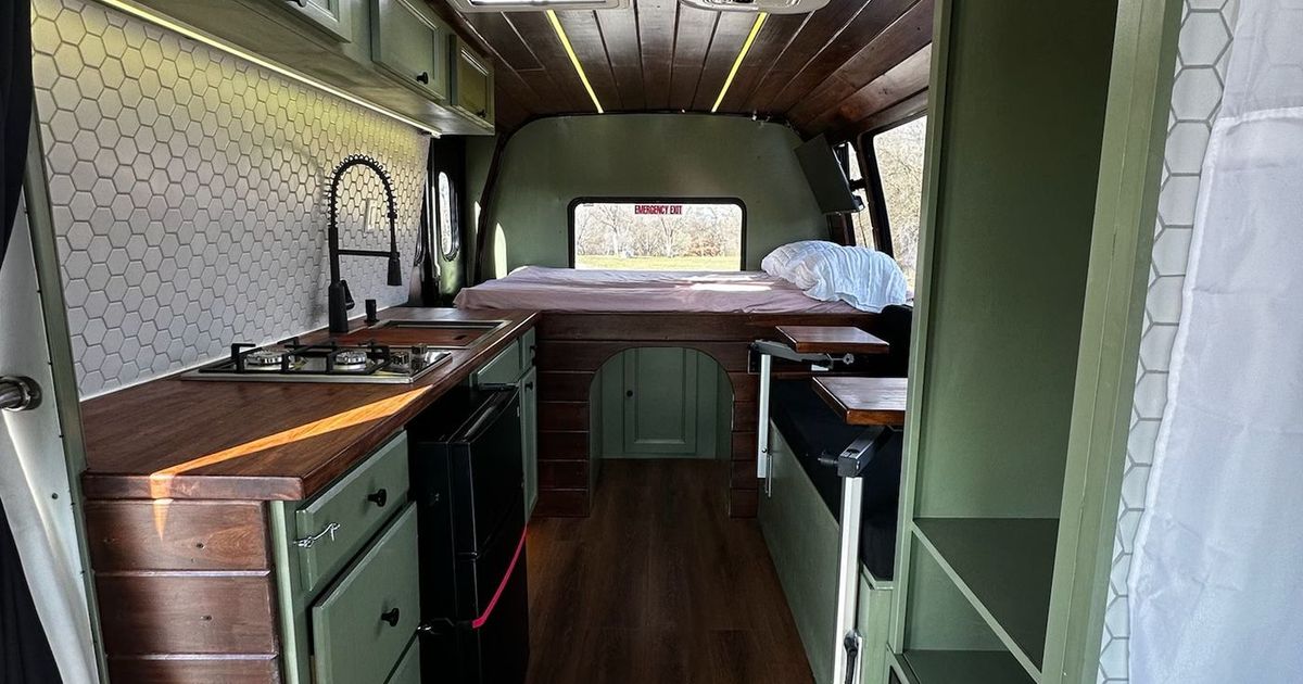 Skoolie For Sale: “The Green Goddess” – Stunning Turnkey Skoolie