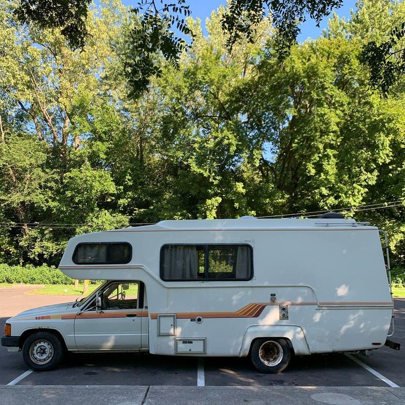 Picture 5/10 of a 1986 Toyota Sunrader (21 foot) for sale in Columbus, Ohio