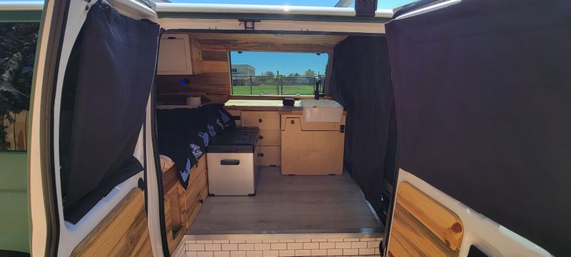 Picture 4/21 of a 2000 Ford E350 Camper Van for sale in Sacramento, California