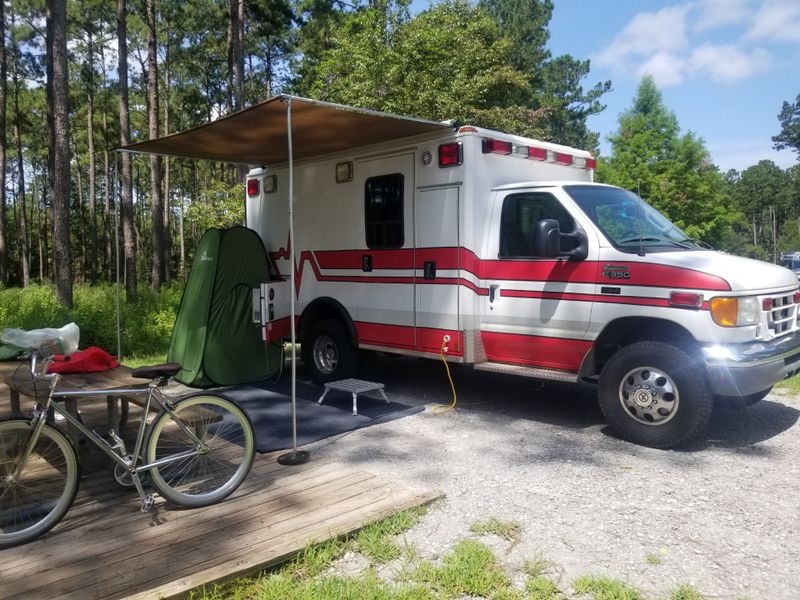 Picture 1/29 of a 2004 Ford E-350 Retired Ambulance for sale in Sulphur, Louisiana