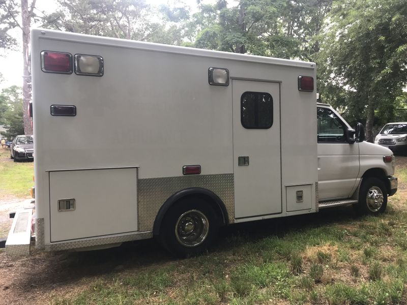 Picture 3/20 of a 2012 Ford E 350 Ambulance for sale in Millersville, Maryland