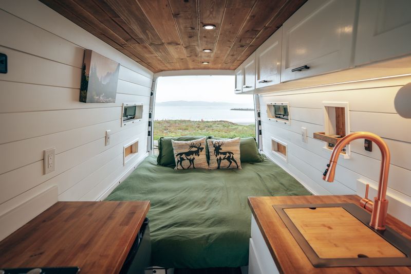 Picture 3/9 of a 2021 Mercedes Sprinter Custom Campervan for sale in Rancho Cordova, California