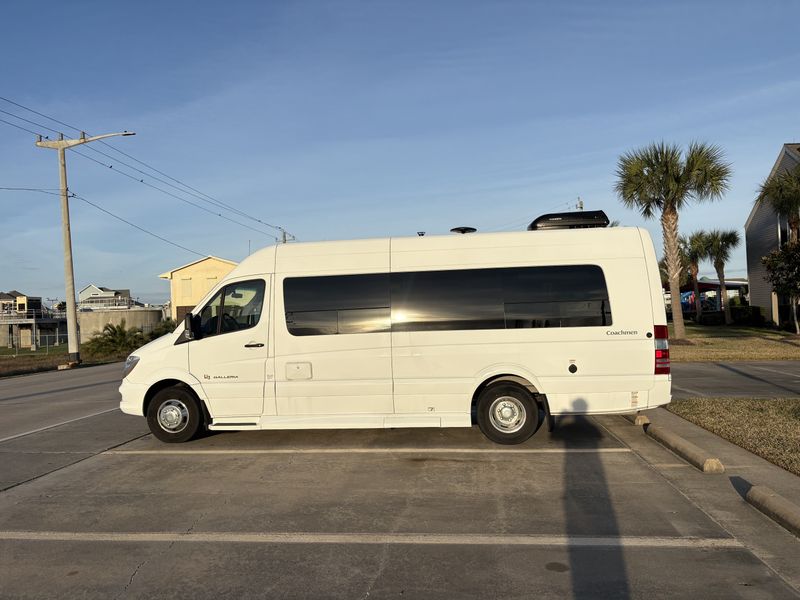 Picture 4/23 of a 2019 Coachmen Galleria LI3 for sale in Galveston, Texas