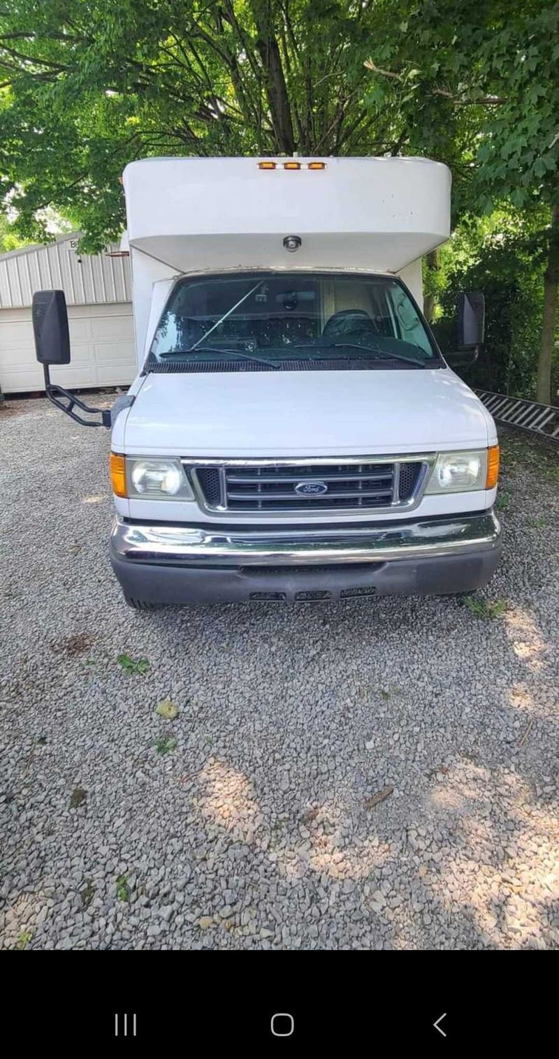 Picture 1/6 of a 2006 E450 diesel for sale in Sidney, Ohio