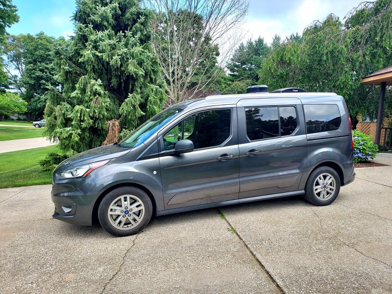 Picture 1/14 of a 2021 Ford Transit Connect for sale in Holland, Michigan