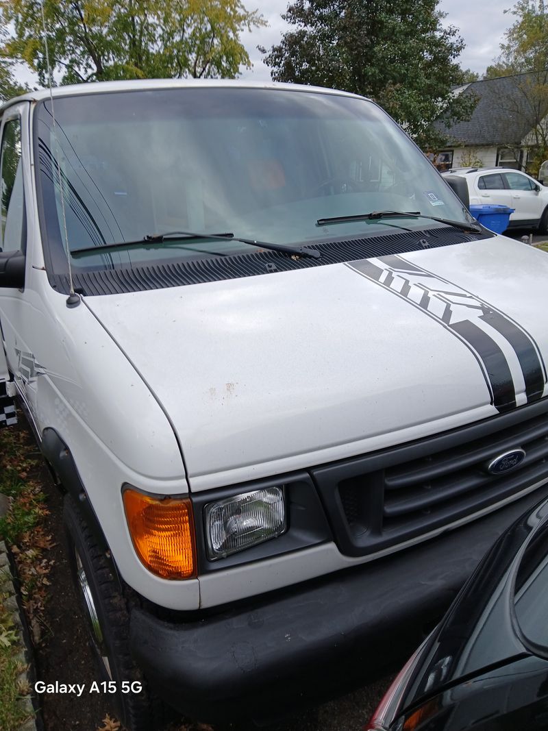 Picture 4/43 of a 2004 ford e350 for sale in Avenel, New Jersey