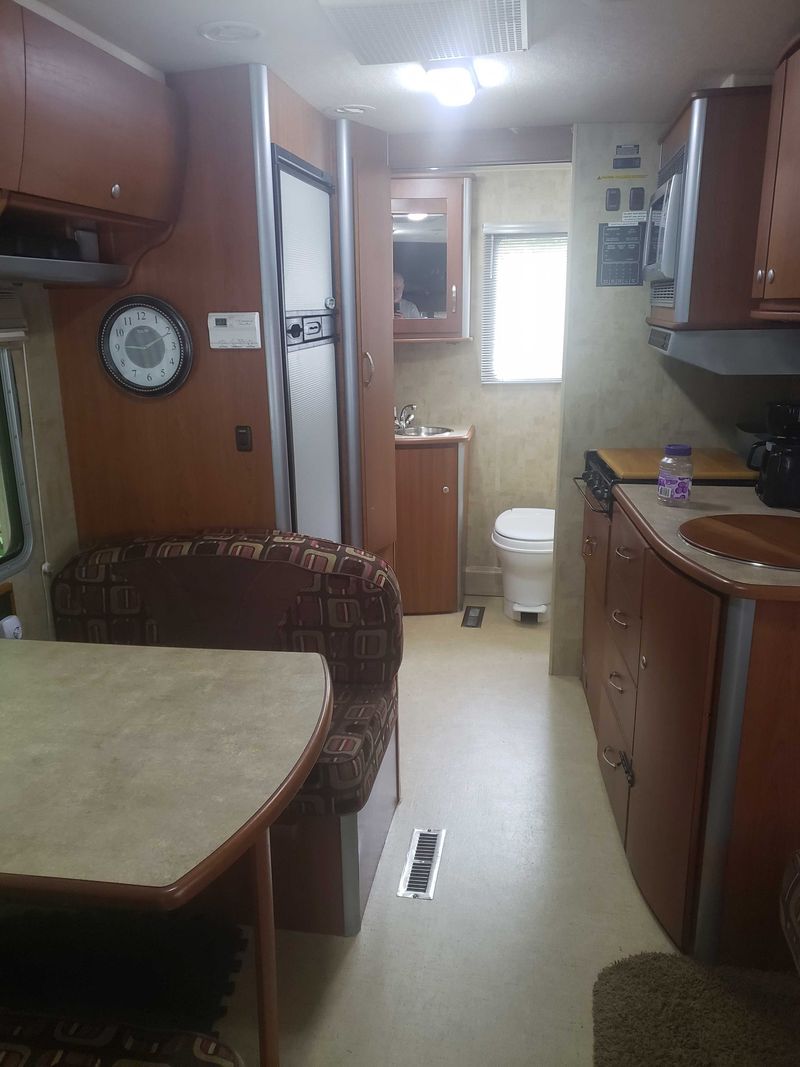 Picture 5/6 of a 2007 Winnebago Navion 23H  for sale in Ellijay, Georgia