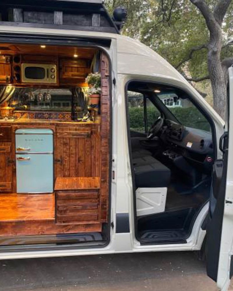 Picture 4/11 of a 2021 Extended Roof 2500 S Mercedes Sprinter Van for sale in Los Angeles, California