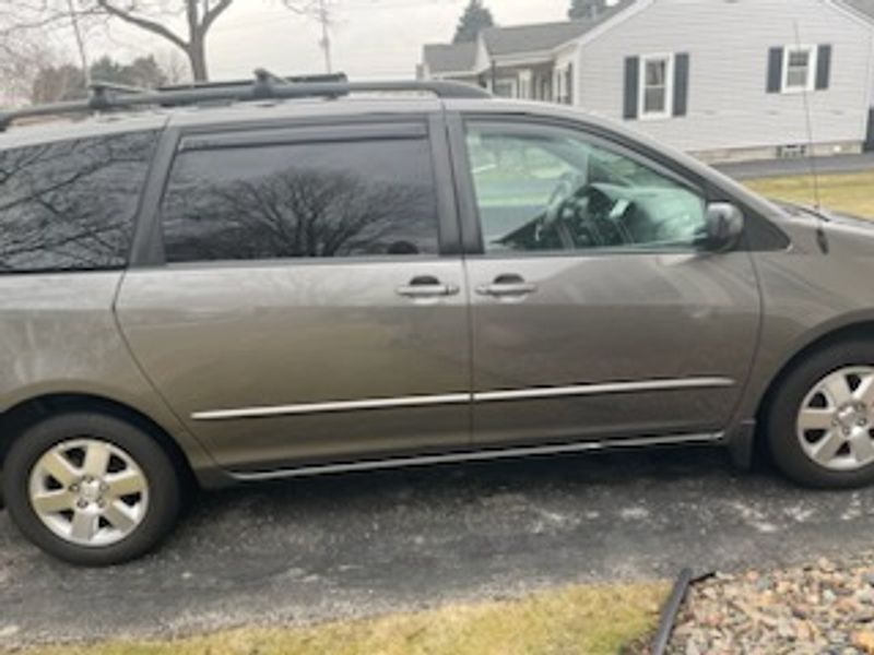 Picture 2/8 of a 2004 Toyota Sienna  for sale in Racine, Wisconsin