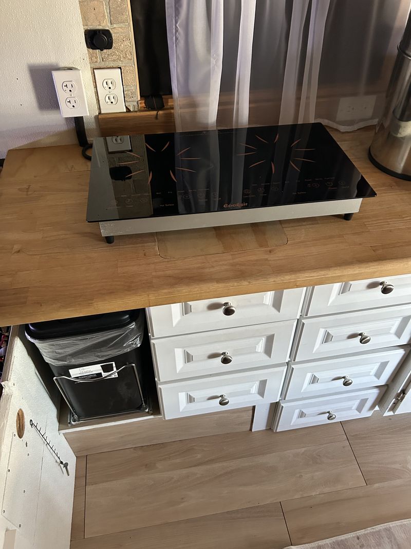 Picture 3/16 of a 2010 Chevy Express 3500 Skoolie for sale in The Villages, Florida