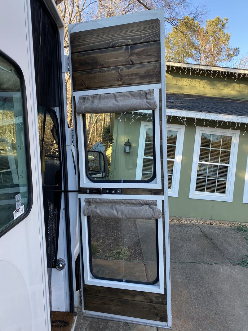 Picture 4/17 of a 2006 Ford E350 Campervan  for sale in Haw River, North Carolina