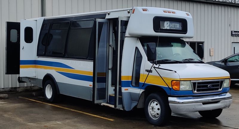 Picture 3/17 of a 2004 Ford E450 Shuttle Bus for sale in Bradford, Pennsylvania