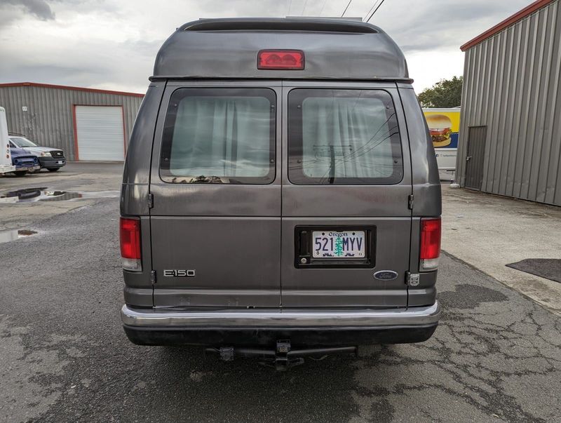 Picture 5/17 of a Ford Econoline E150 club vagón  for sale in Ukiah, California