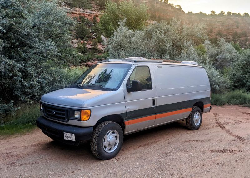 Picture 4/12 of a 2006 Ford E250 off-grid campervan for sale in Los Angeles, California