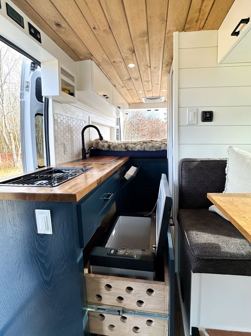 Picture 5/16 of a Luxury Adventure – Off-Grid AC/Heat, Tons of Power for sale in Kansas City, Missouri