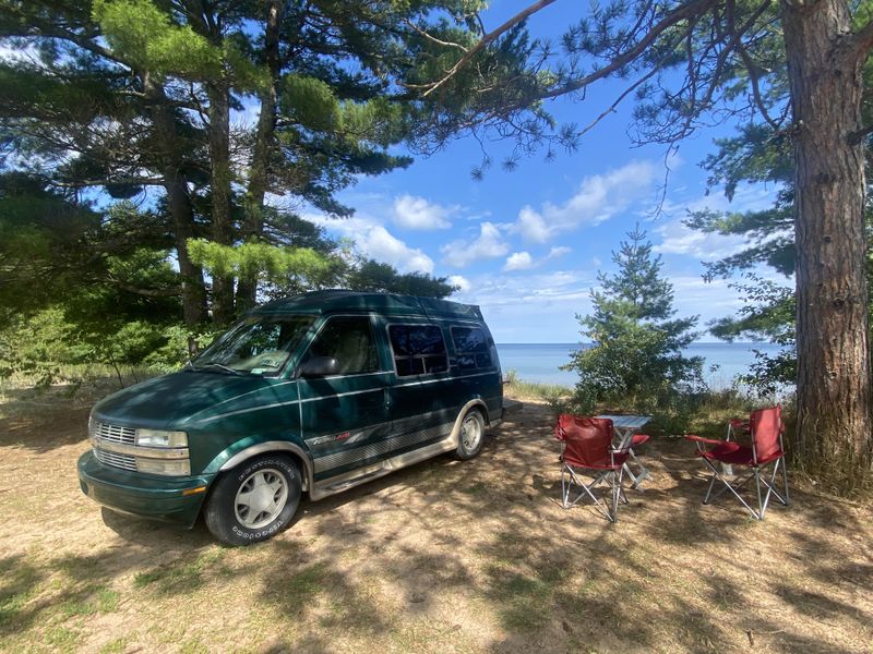 Picture 1/12 of a Chevrolet astro AWD 1998 for sale in Los Angeles, California