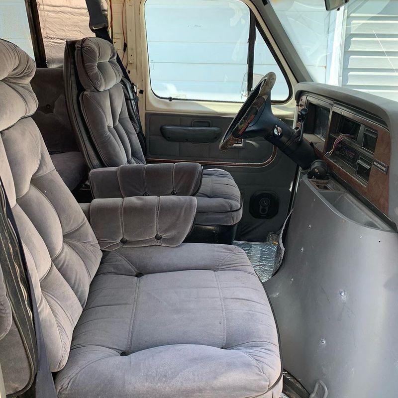 Picture 6/10 of a 1986 Ford E350 Chinook Camper Van  for sale in Columbus, Ohio