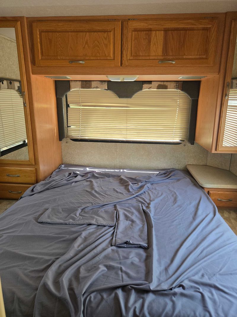 Picture 5/10 of a 2007 F450 4 wind clean title, amenities, Obo for sale in Sacramento, California
