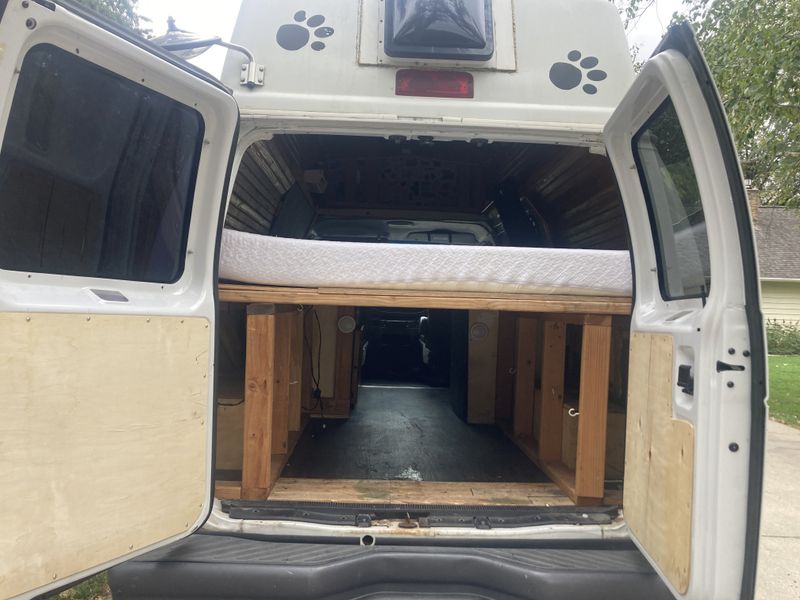 Picture 3/9 of a 2005 Converted Ford Econoline E250 for sale in Mankato, Minnesota