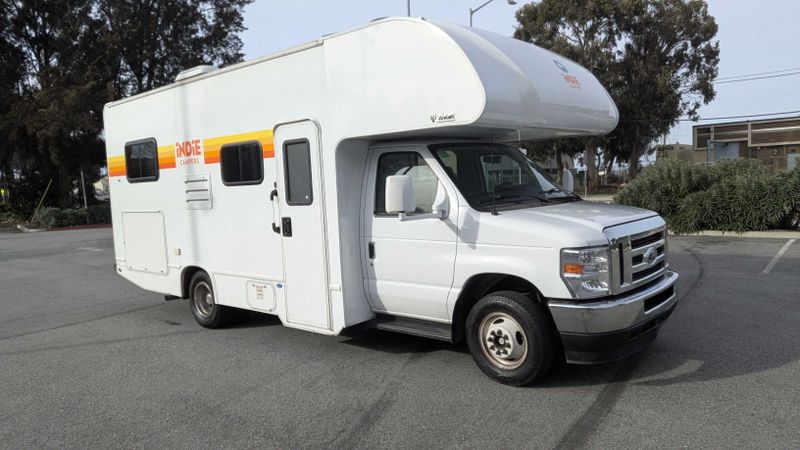 Picture 3/28 of a Thor Motor Coach Four Winds 22E - for sale in Los Angeles, California