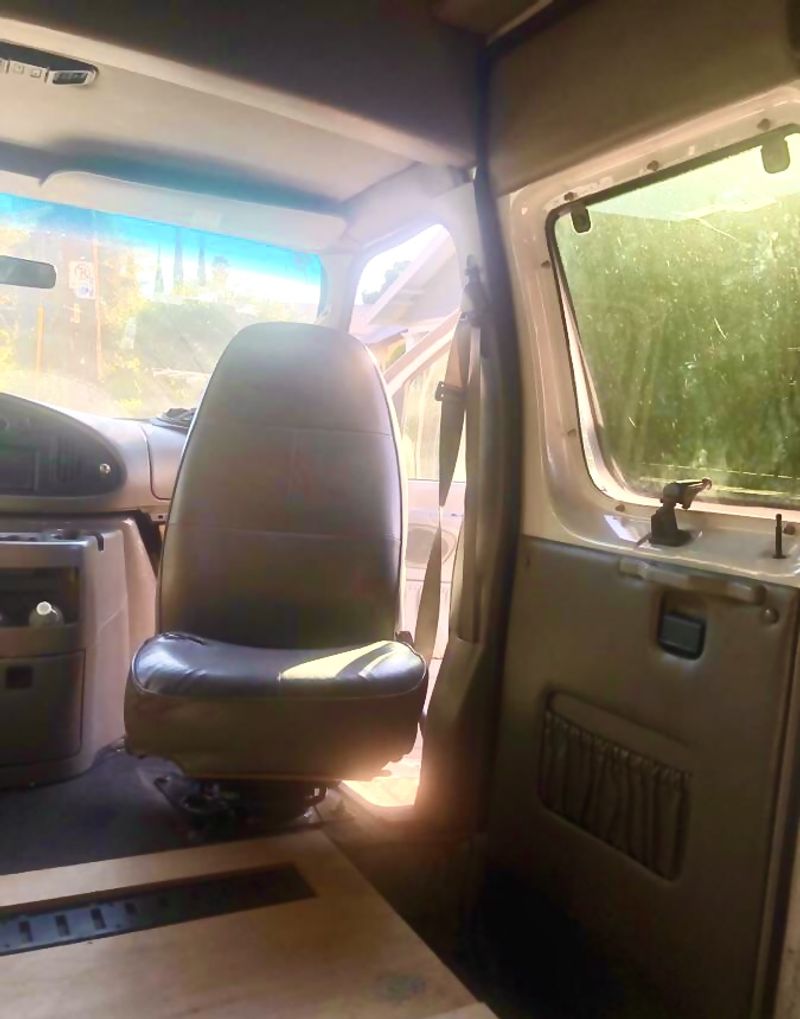 Picture 4/16 of a 2000 Ford E250 (With Camper Top) for sale in Los Angeles, California