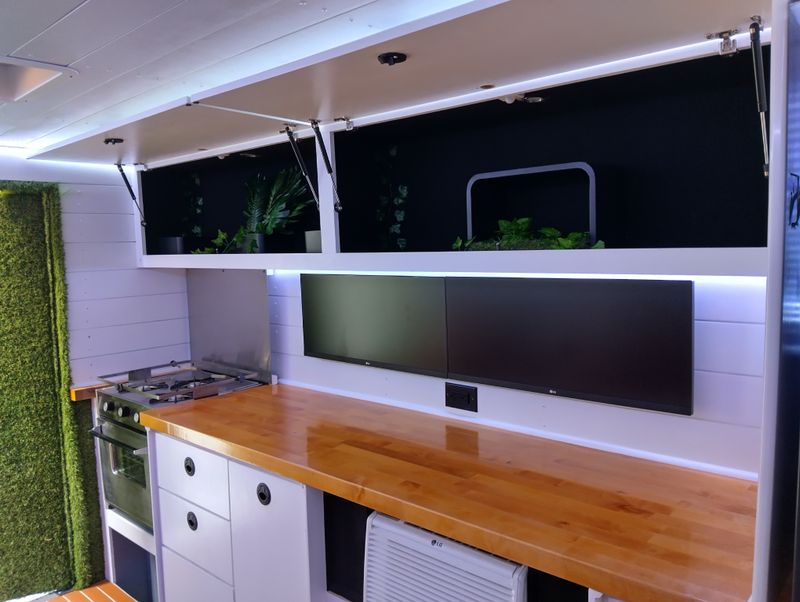 Picture 2/20 of a STEALTH BOX TRUCK 12x8 tiny home 21 foot total for sale in Saint Petersburg, Florida
