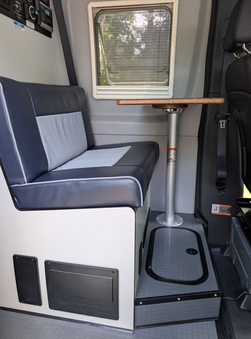 Picture 3/45 of a 2022 Winnebago Revel 44E for sale in New Haven, Connecticut