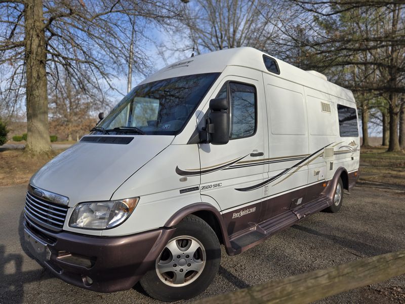 Picture 1/13 of a 2007 Leisure Travel Van FREE SPIRIT 210 B for sale in Sharpsville, Pennsylvania