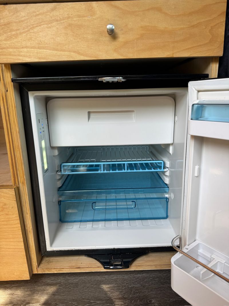 Picture 4/39 of a 2017 Ram Promaster 2500 159 for sale in Los Angeles, California