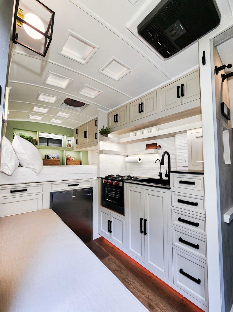 Picture 4/29 of a Nomad’s Haven: Off-Grid 4-Season Apartment on Wheels for sale in Clearwater, Florida