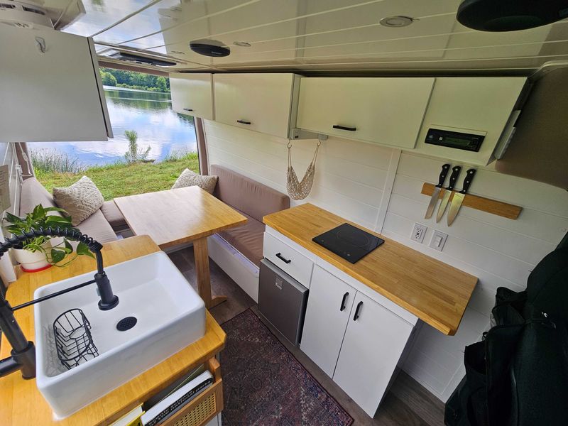 Picture 2/19 of a 2021 Sprinter High Roof for sale in New Britain, Connecticut