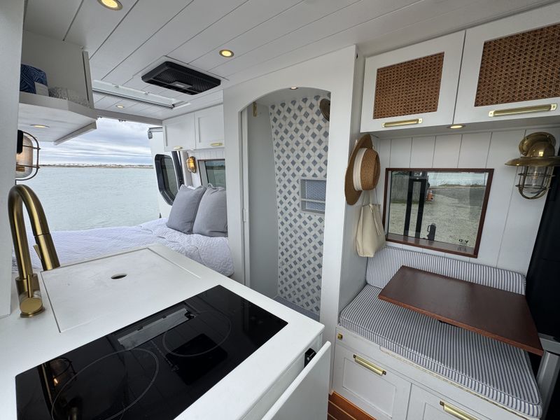 Picture 5/23 of a LUXURY Mercedes SPRINT AWD 144 Sleeps 3 Professionally built for sale in Margate City, New Jersey